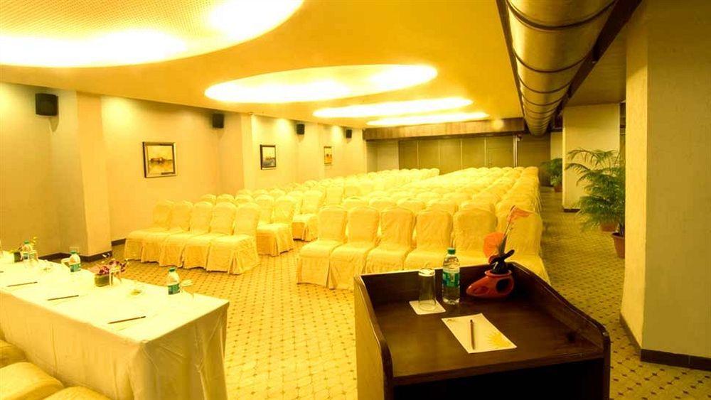 Sai Palace Hotel Мумбаи Экстерьер фото