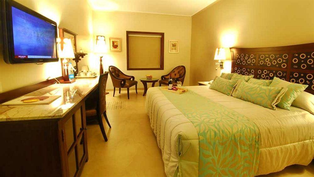 Sai Palace Hotel Мумбаи Экстерьер фото